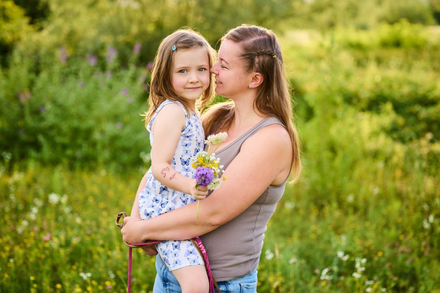 011-Raphaela-Schiller-Hundefotografie-Fotoshooting-mit-Hund-Familie-Rheinfelden-Loerrach-Basel-Familienfotograf