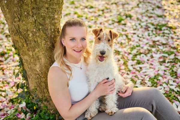 10-Raphaela-Schiller-Hundefotografie-Fotografie-Tierfotografie-Schwarzwald-Magnolie-Fox-Terrier