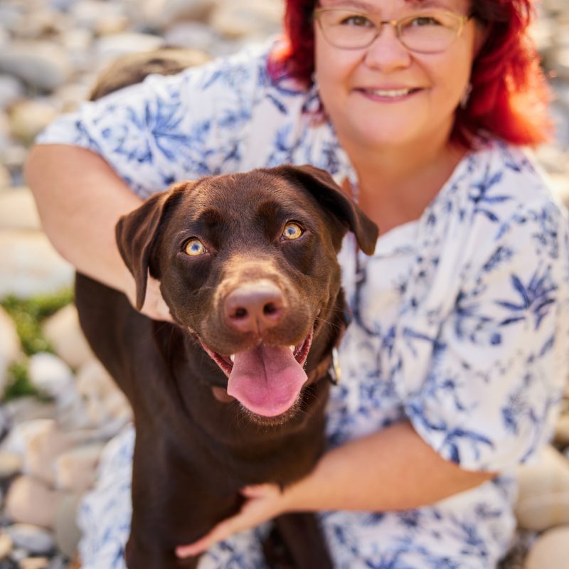 12-Raphaela-Schiller-Hundefotografie-Tierfotografie-Fotoshooting-mit-Hund-Labrador-Vier-Jahreszeiten-Fotoshooting-mit-Hund-und-Mensch