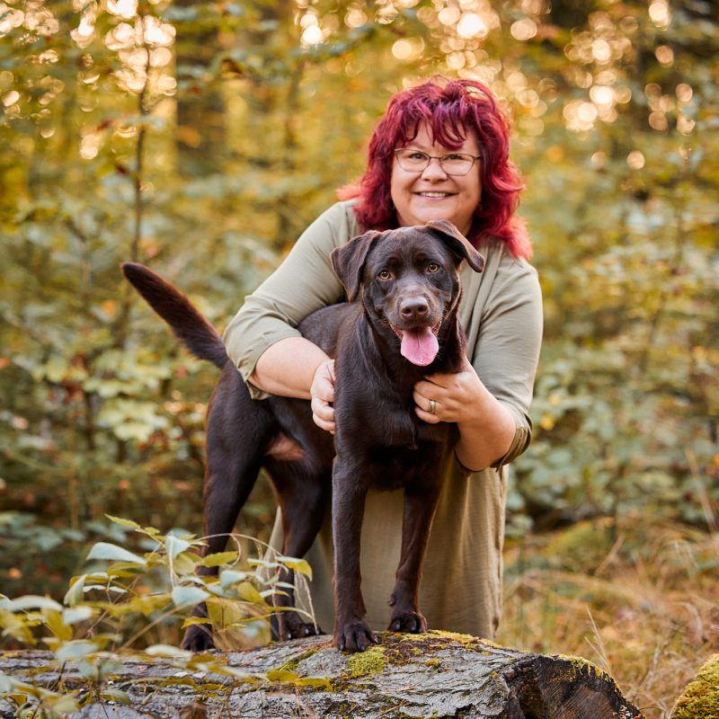 57-Raphaela-Schiller-Hundefotografie-Tierfotografie-Fotoshooting-mit-Hund-Labrador-Vier-Jahreszeiten-Fotoshooting-mit-Hund-und-Mensch
